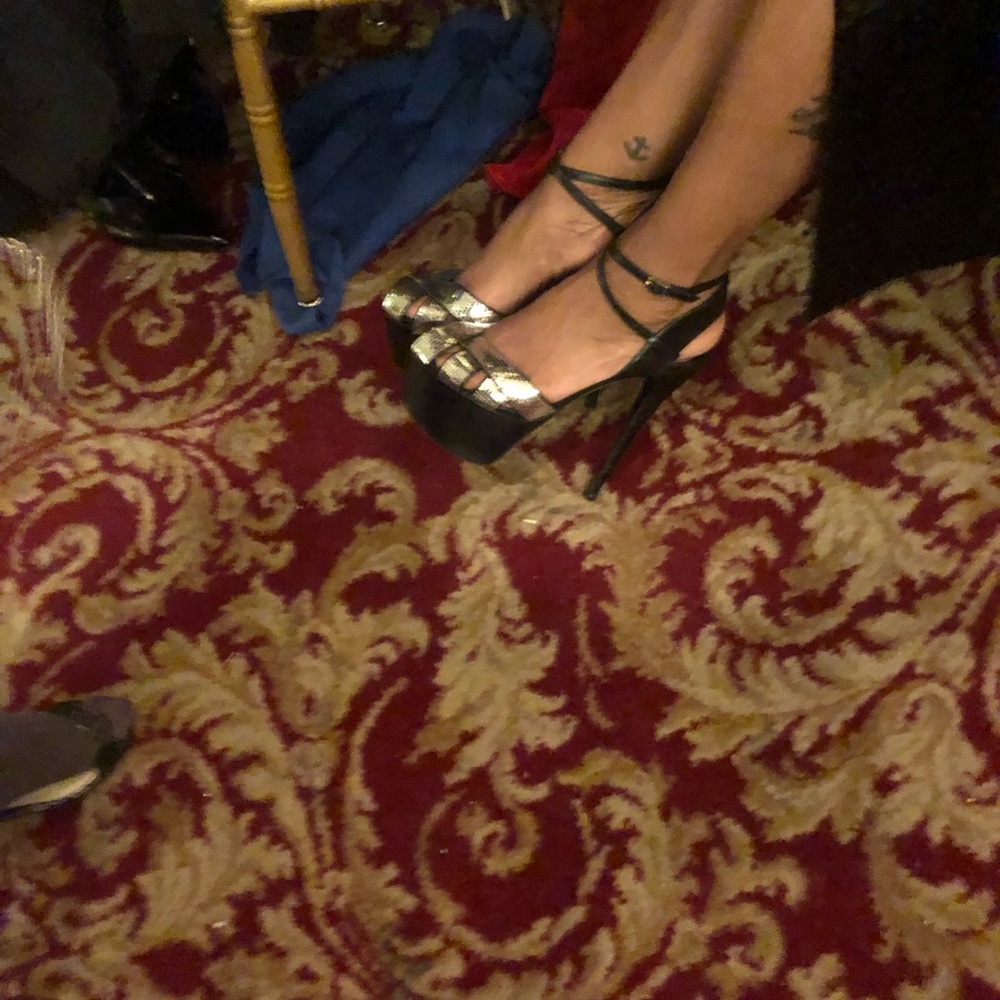 Help me find these. I believe they came from Yoox